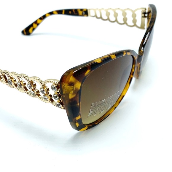 Kathy Ireland Oversized Tortoise Sunglasses - Picture 4 of 6